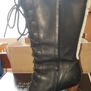 UGG SIZE 10 DEEP NAVY BLUE BOOTS WITH SIDE ZIPPER